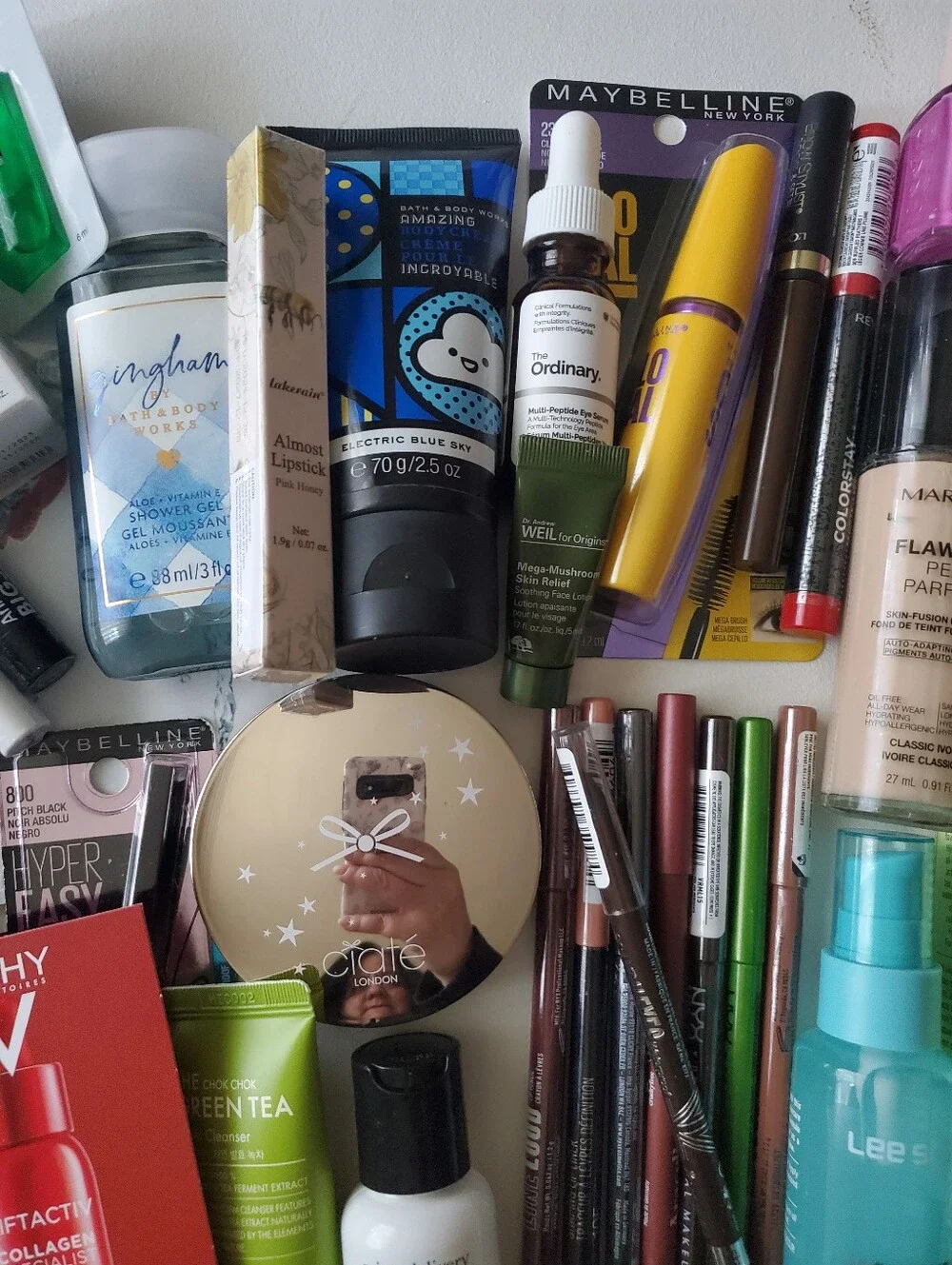 Bundle, Makeup & Skincare - Picture 5 of 9